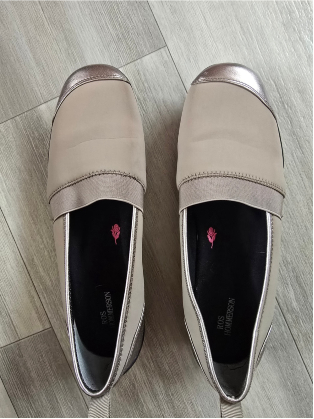 Women's Ros Hommerson Carol slip on Flats Beige and pewter Size 10